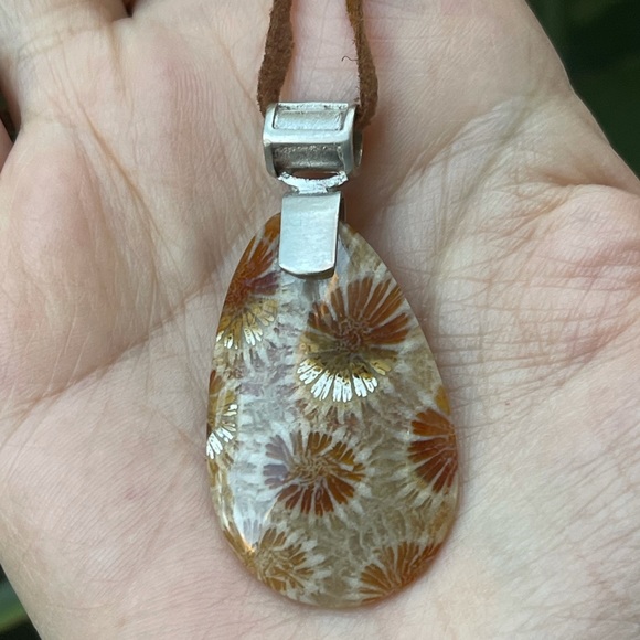 Fossilized coral sterling silver tan suede pendant necklace - Picture 6 of 10